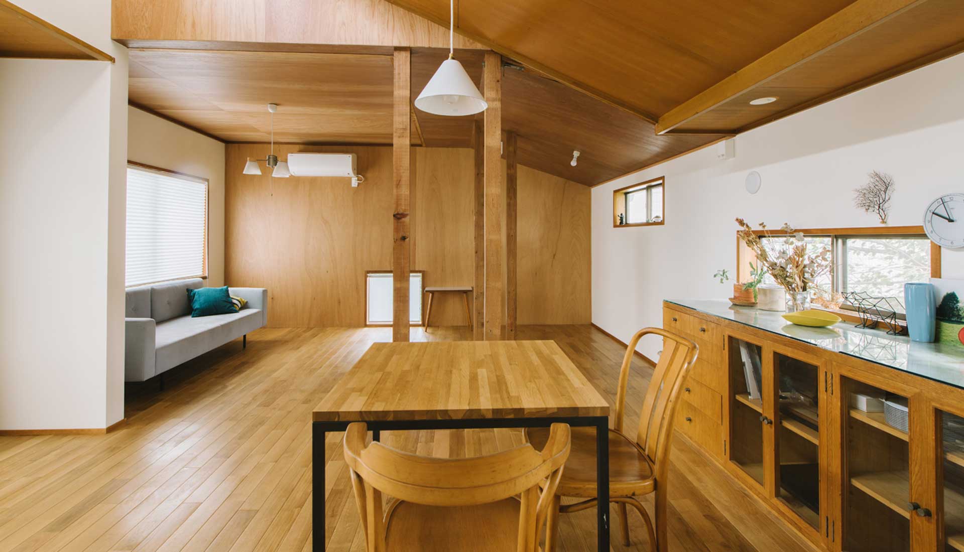 house-ogikubo-interior-made-of-wood