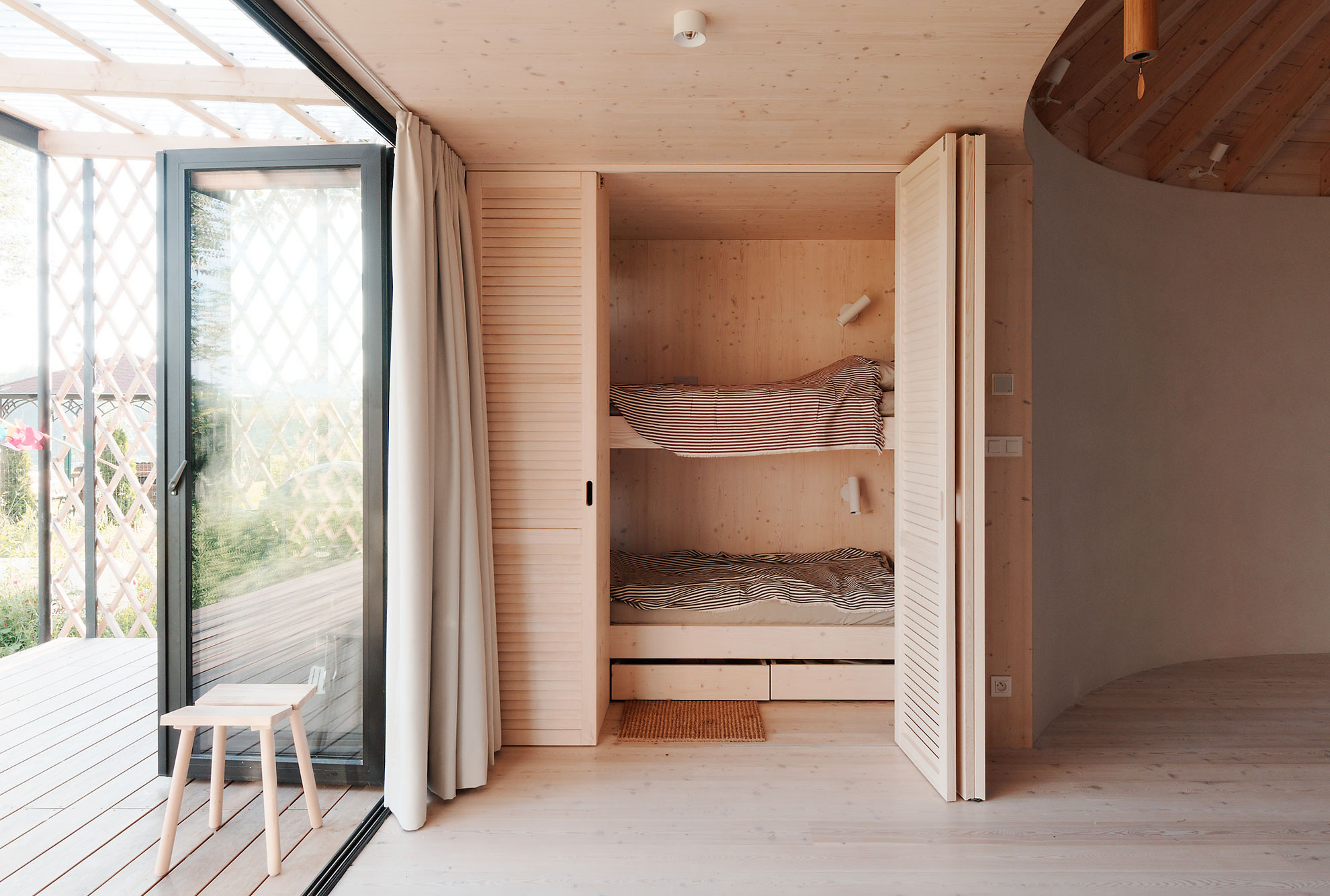 wooden-yurt-bunk-bed