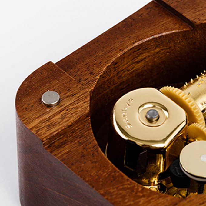 Wood-Music-box-Magnet