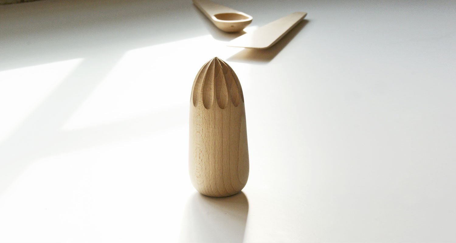 Turn-Around-a-wooden-hand-held-juice-stand-up