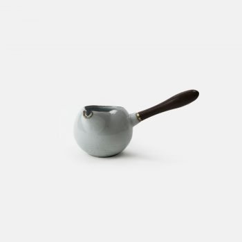 tea-pot-with-wooden-handle