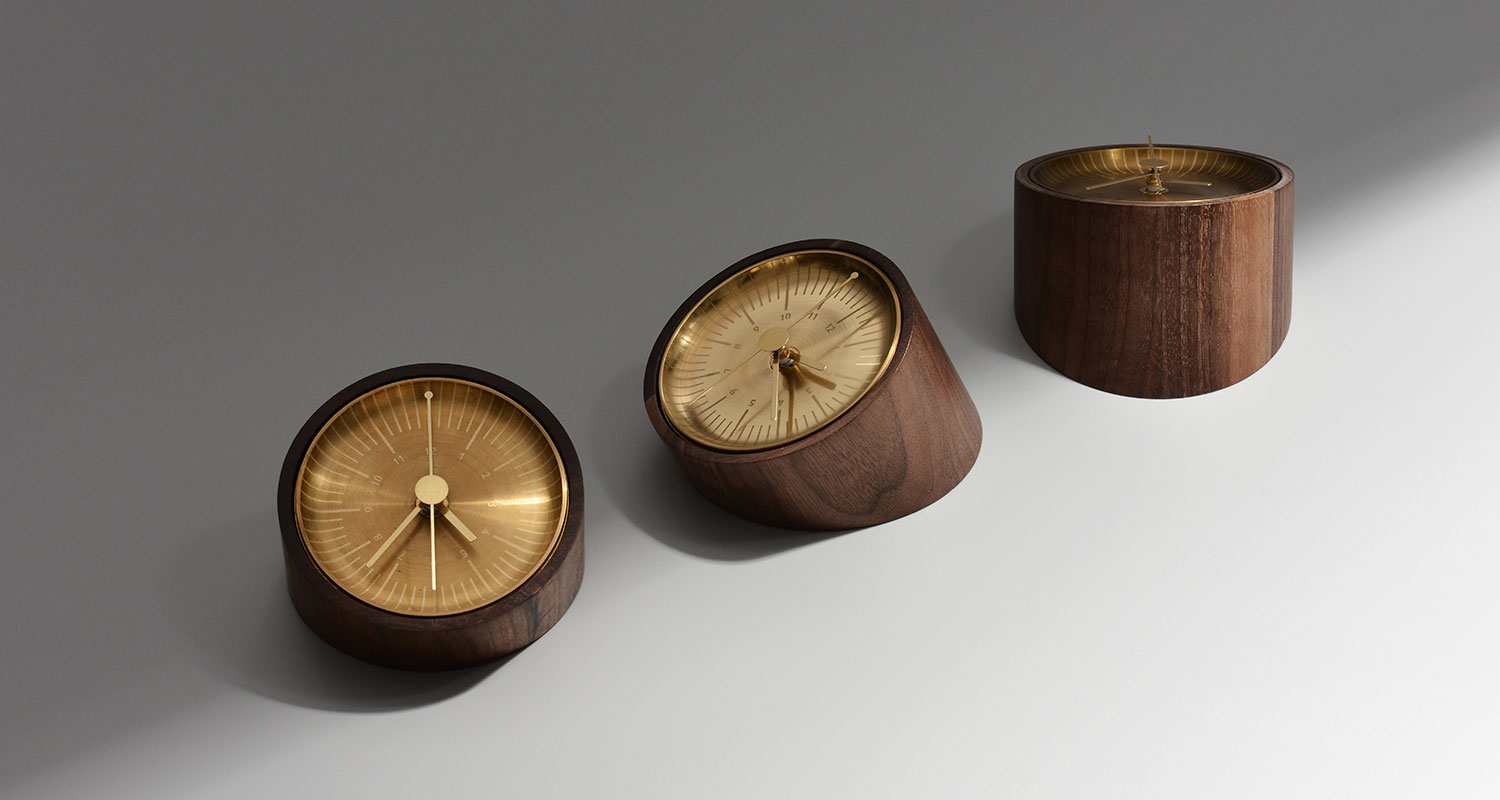 timeless-gift-wood-brass-clock