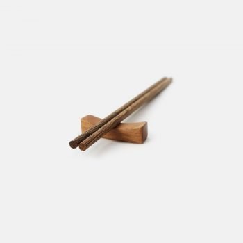 wooden-chopsticks-close-up-one